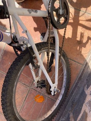 Bicicleta de niños BtWin de 20 ‘’ blanca