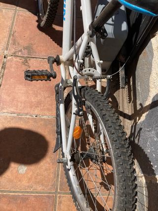 Bicicleta de niños BtWin de 20 ‘’ blanca