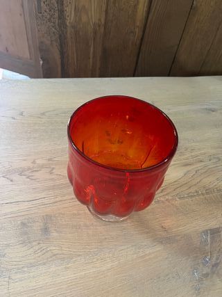 Antigua copa de cristal rojo, candelabro