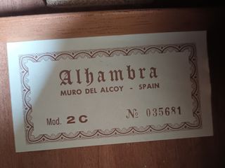 Guitarra Alhambra + Funda + Afinador + Metrónomo