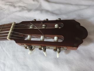 Guitarra Alhambra + Funda + Afinador + Metrónomo
