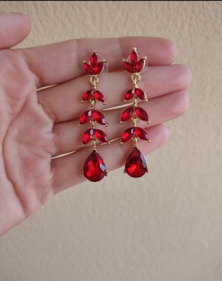 Pendientes rojos y dorados cristalitos