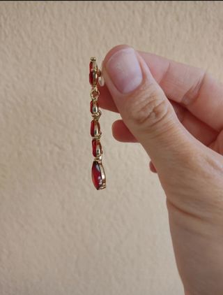 Pendientes rojos y dorados cristalitos