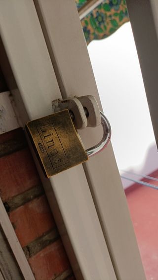 Verja corredera de hierro para ventana