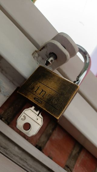 Verja corredera de hierro para ventana