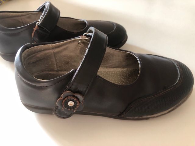 Zapatos marrones de colegio