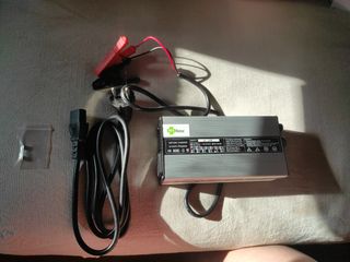 Cargador de Baterías de Litio 54,6 V