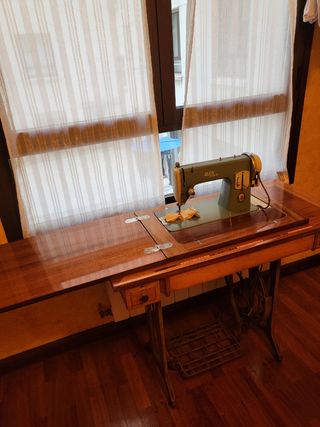 Máquina de coser antigua