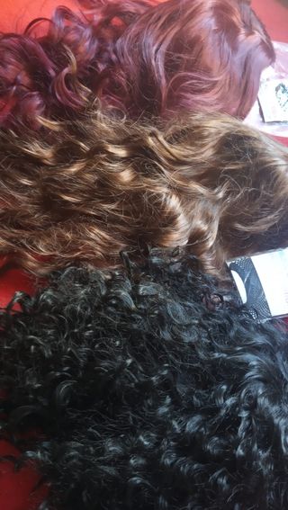 Pelucas varias (desde 15 a 25 euros).