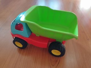 Camión remolque de juguete