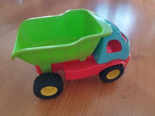 Camión remolque de juguete