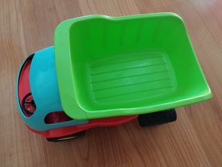 Camión remolque de juguete