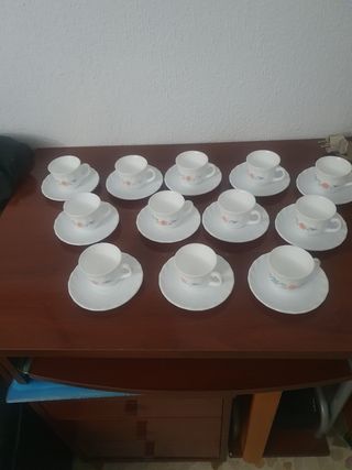 Juego de tazas con sus platitos