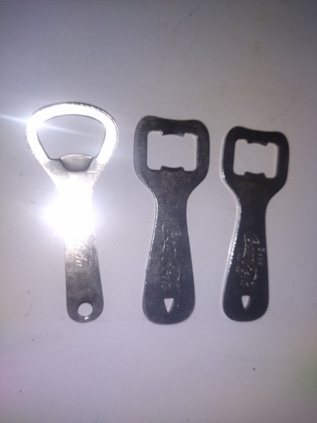 3 abridores de COCA COLA antiguos