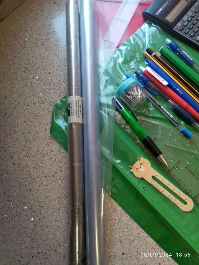 Bolígrafos,calculadora.