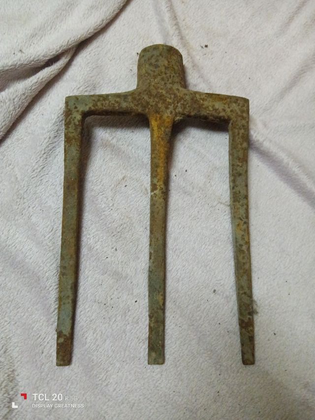 Dos herramientas de campo antiguas, precio und