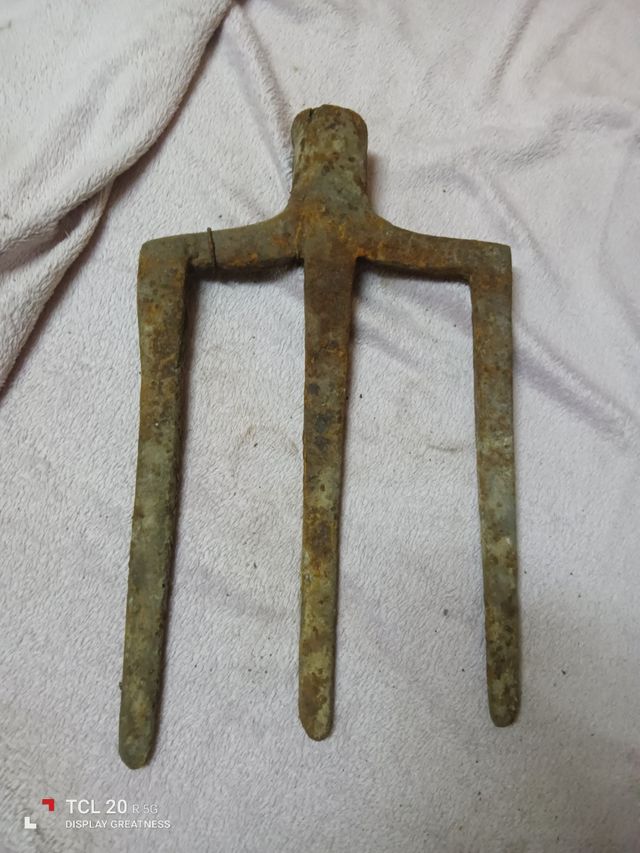 Dos herramientas de campo antiguas, precio und