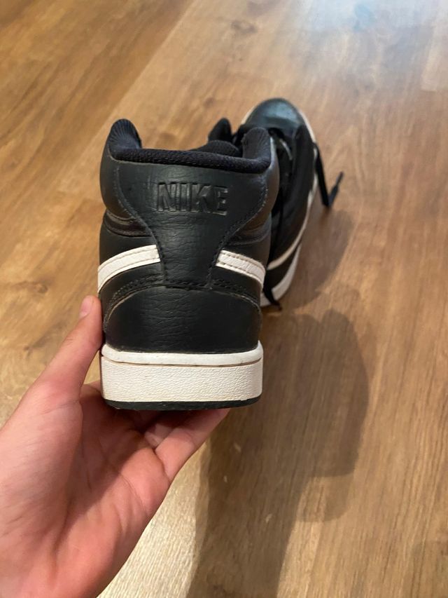 Nike Wmns court vision mid