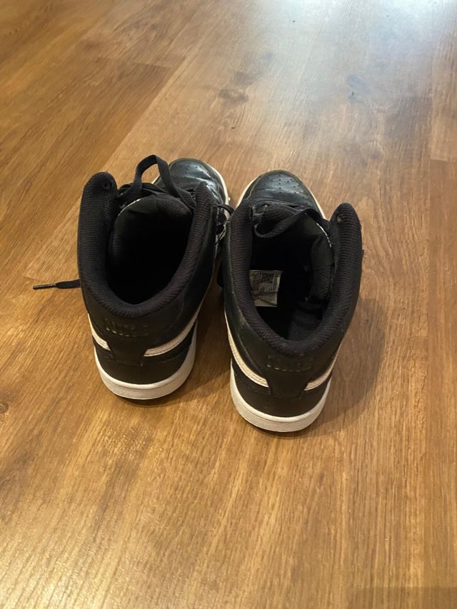 Nike Wmns court vision mid