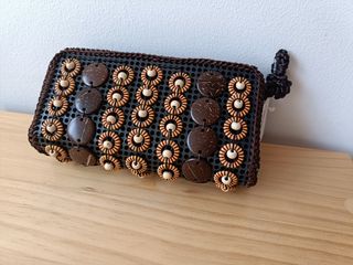 Cartera cuentas de coco y semilla