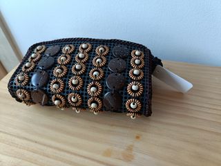 Cartera cuentas de coco y semilla