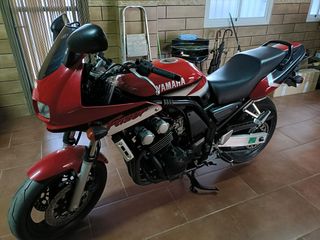 Yamaha fzs 600