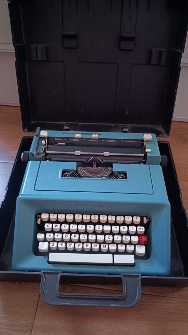 Maquina de escribir Olivetti 46
