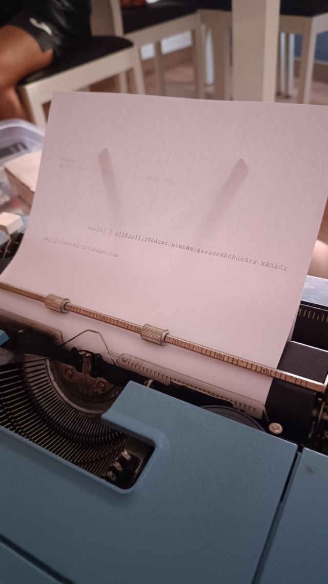 Maquina de escribir Olivetti 46