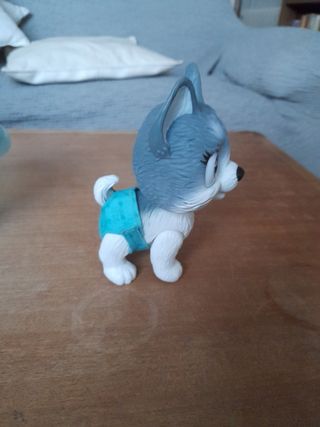 Perro Husky de juguete con bañera y acesorios