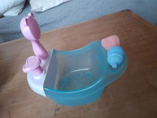 Perro Husky de juguete con bañera y acesorios