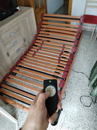 Cama Lo Monaco articulada eléctrica con mando