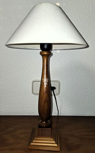 LAMPARA DE MADERA DORMITORIO Y DOS DE MESA A JUEGO