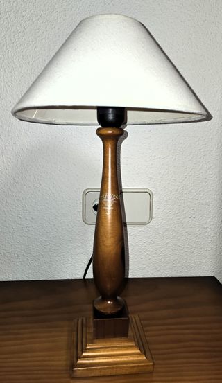 LAMPARA DE MADERA DORMITORIO Y DOS DE MESA A JUEGO