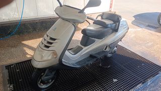 Moto piaggio exagon 180 4T
