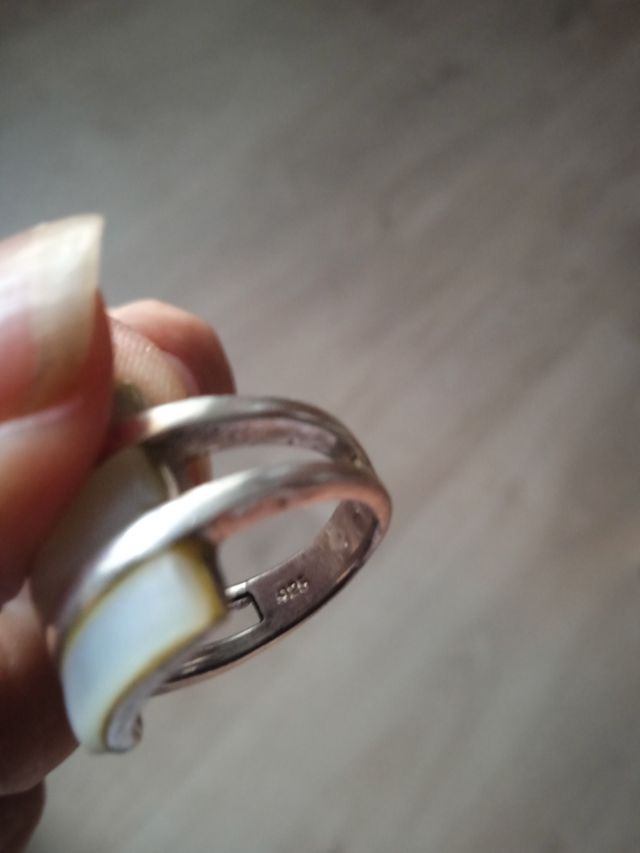 Anillo de plata y nacar