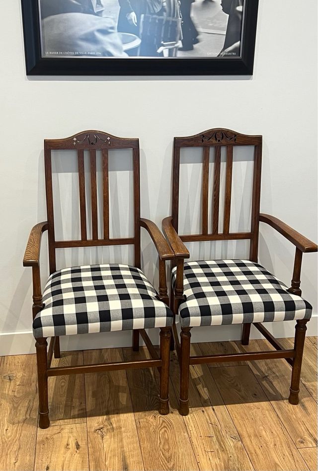 Pareja sillas anticuario tapizada en vichy