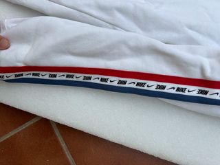 Sudadera Nike Blanca con Logotipos en las Mangas