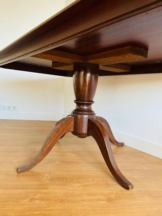 Gran Mesa de Comedor de Madera Noble
