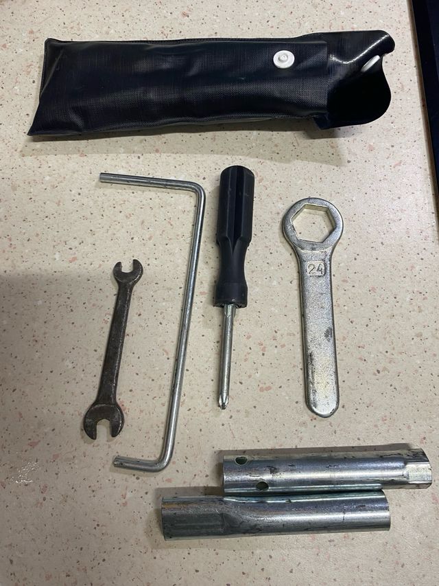 Bolsa herramientas original Suzuki Burgman 125