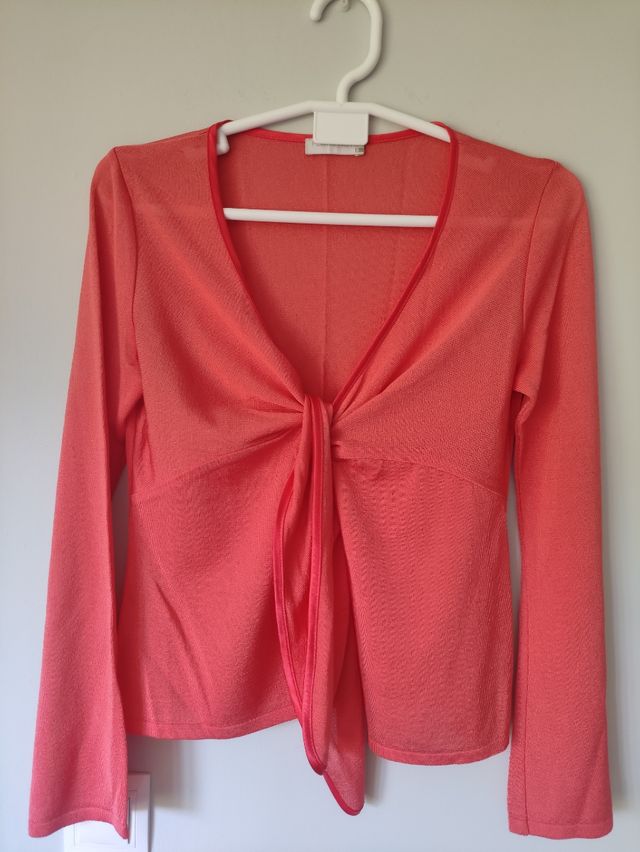 Conjunto de top y chaqueta color coral