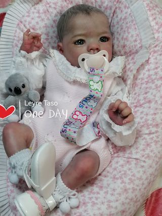 Preciosa bebé reborn hiperrealista