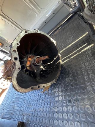 Caja de cambio con transfer de nissan terrano 2