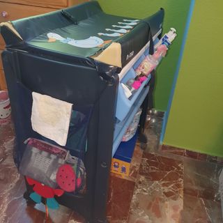 cambiador de bebé y bañera bebe