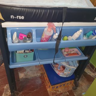 cambiador de bebé y bañera bebe