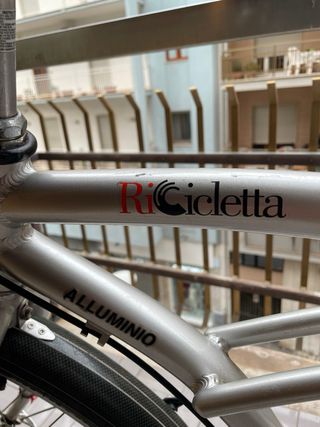 Ricicletta originale in alluminio riciclato.
