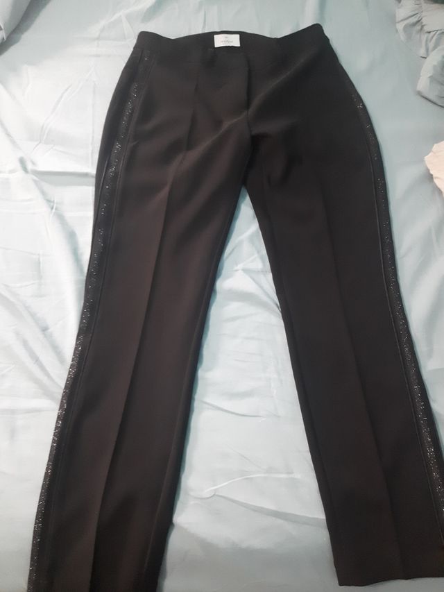 Pantalone nero con strisce laterali
