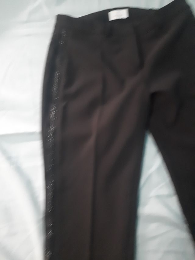 Pantalone nero con strisce laterali