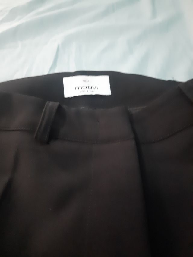 Pantalone nero con strisce laterali