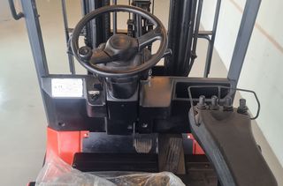 CARRETILLA ELEVADORA ELECTRICA SEMINUEVA