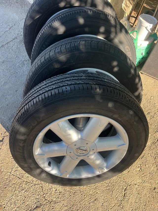 Rudas nisan todotereno